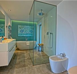 5 bedroom luxury villa with infinity pool, sea views and tennis court near Chania, sleeps 10